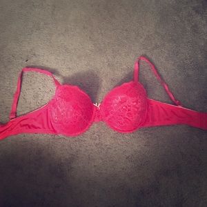 Hot pink push up bra ! 👙